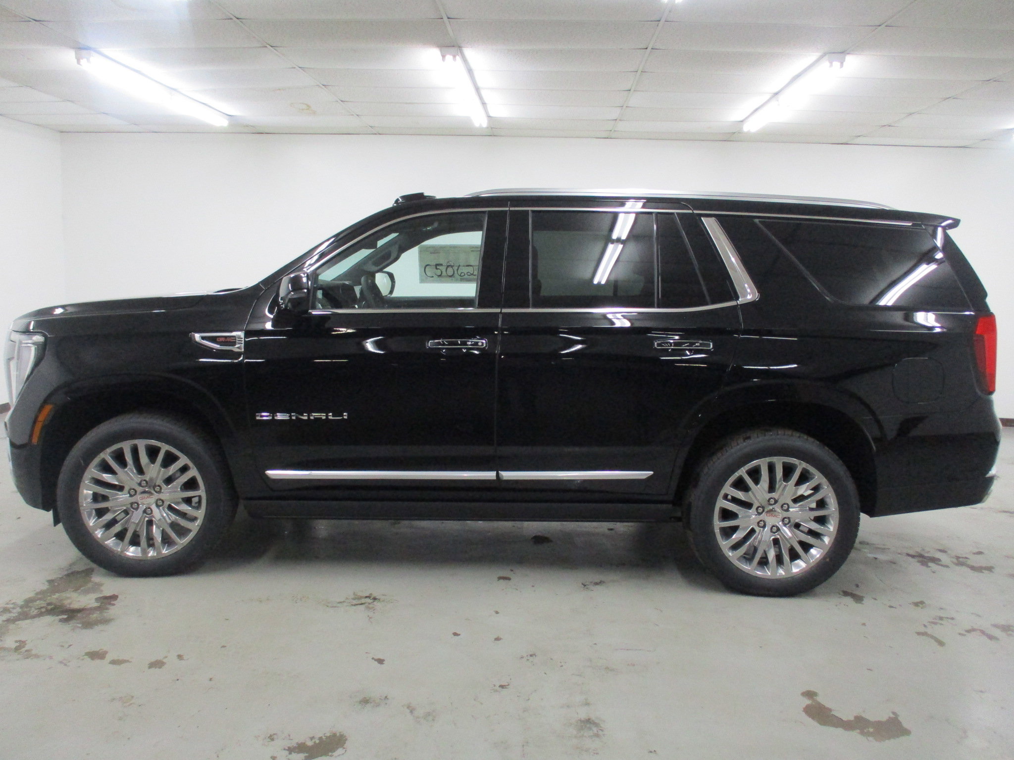 New 2026 GMC Yukon Denali w/ Sun & Power Step Package AWD/4WD image 15