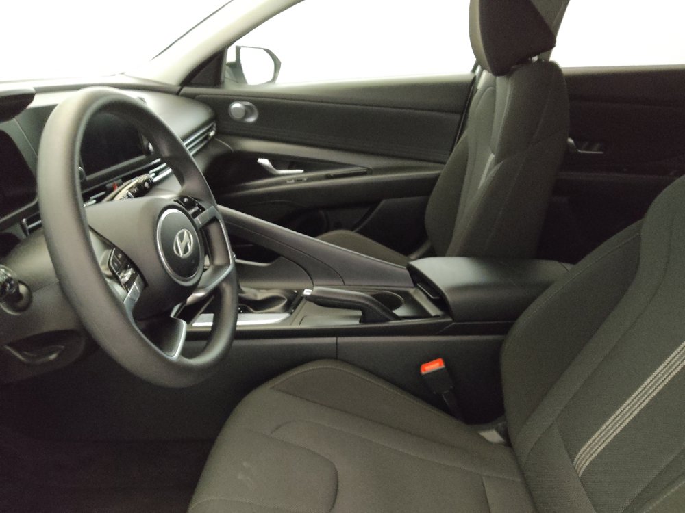 Used 2024 Hyundai Elantra SE FWD image 17