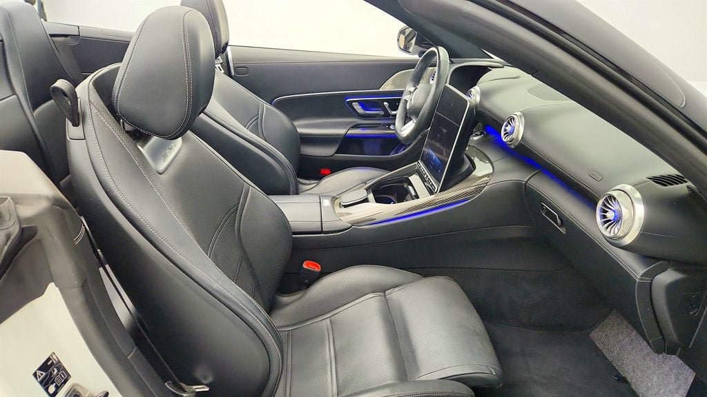 Used 2022 Mercedes-Benz SL 55 AMG 4MATIC w/ Driver Assistance Package image 22