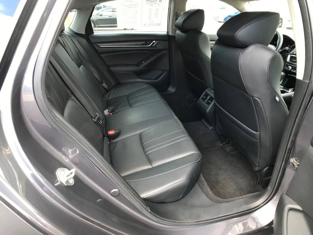 Used 2018 Honda Accord Touring image 12