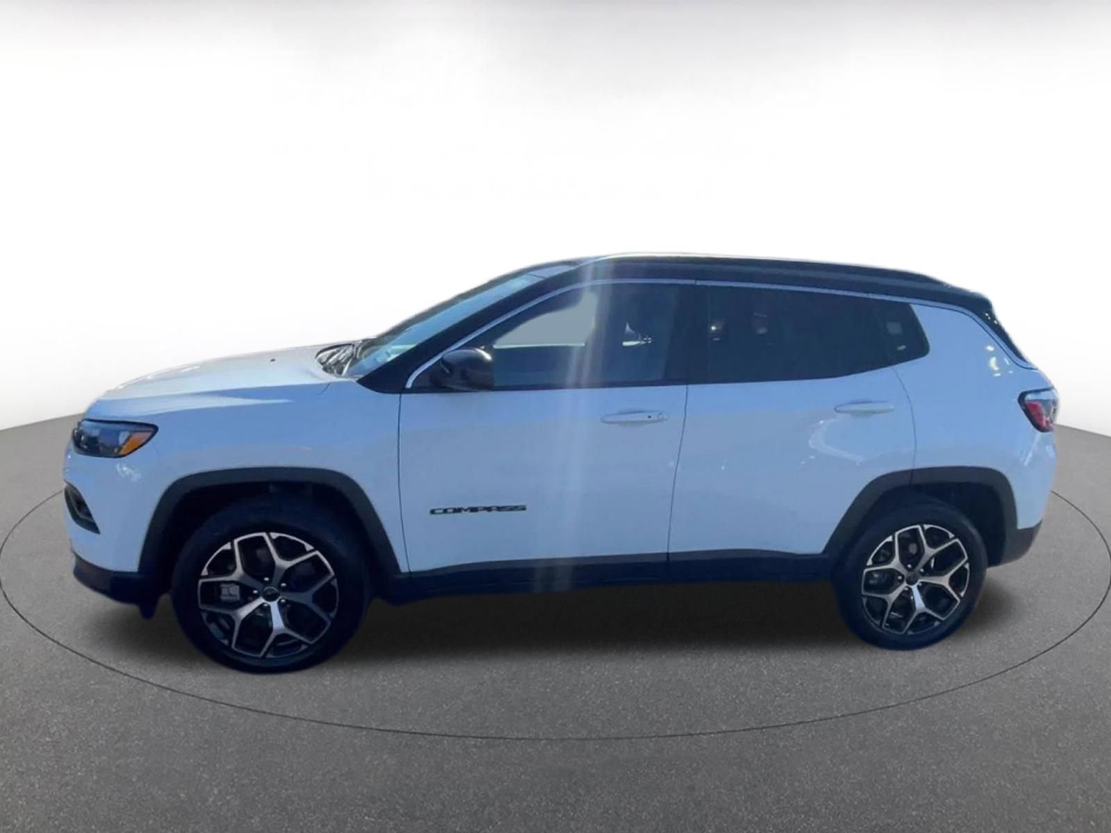 Used 2025 Jeep Compass Limited image 8
