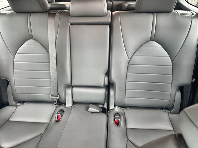 Used 2021 Toyota Highlander XLE FWD image 31