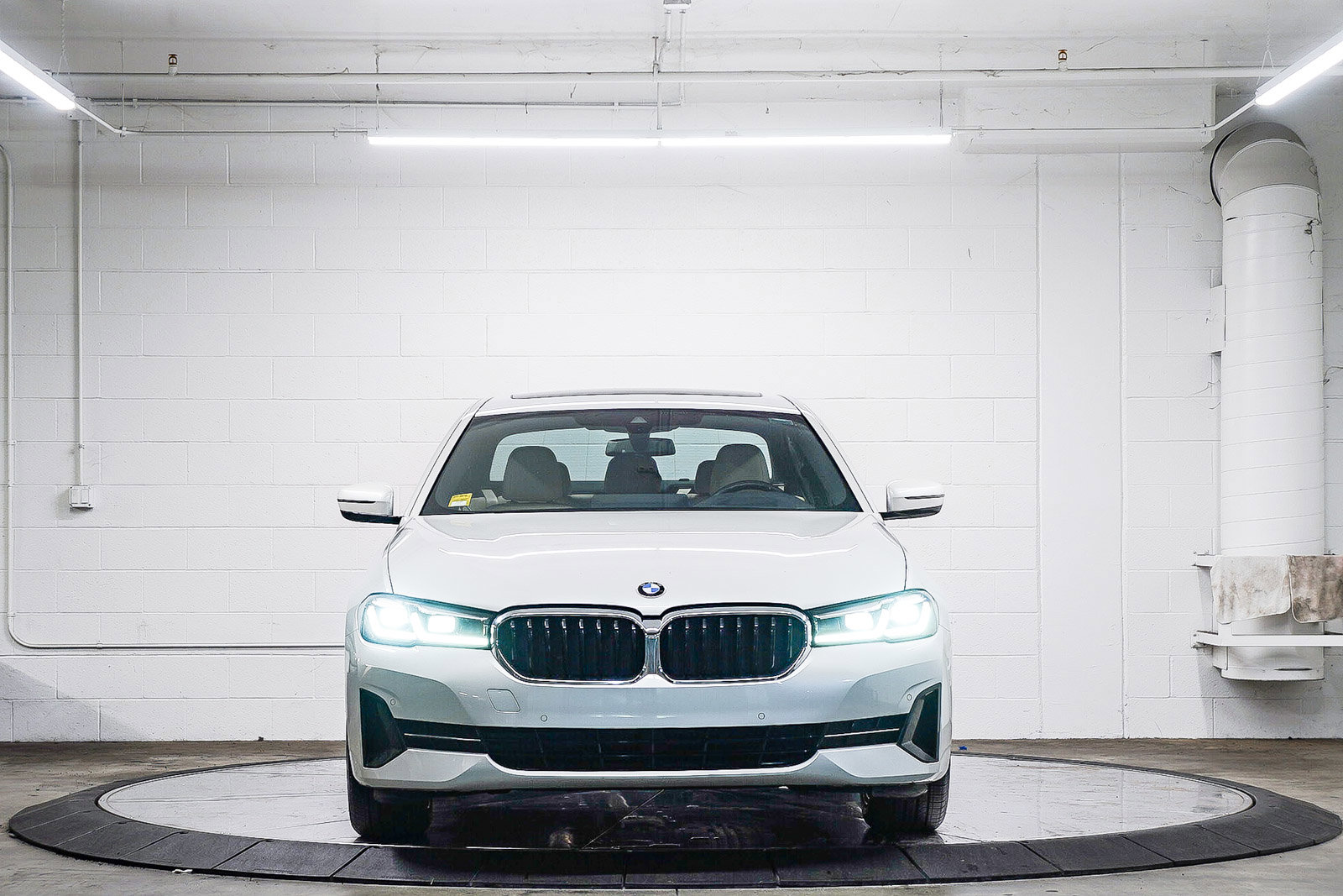 Certified 2022 BMW 530i w/ Premium Package image 2