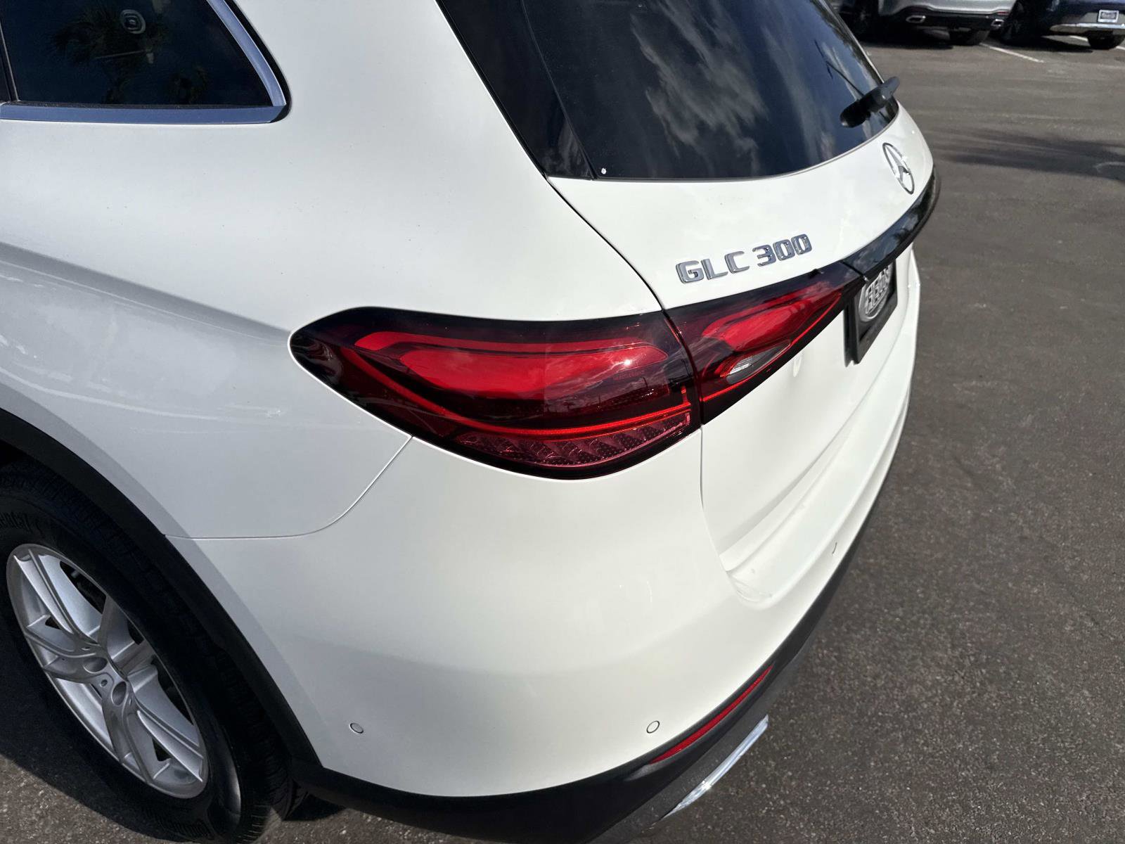 Used 2025 Mercedes-Benz GLC 300 image 11