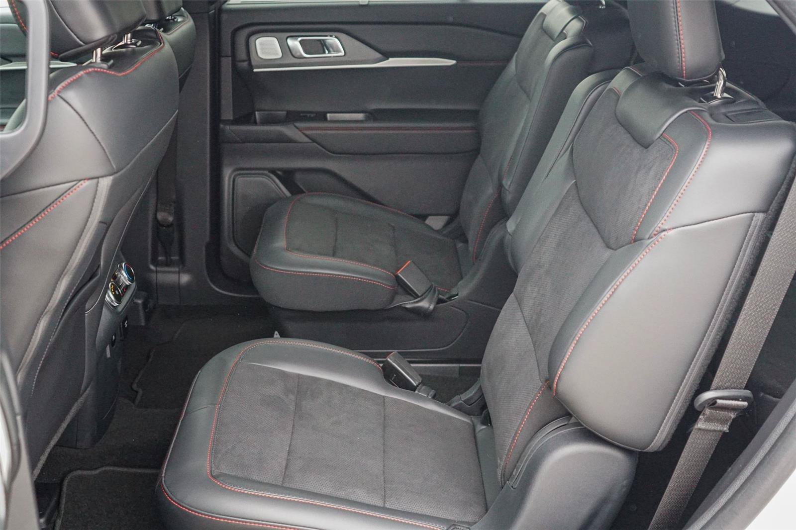 Certified 2025 Ford Explorer ST RWD image 23