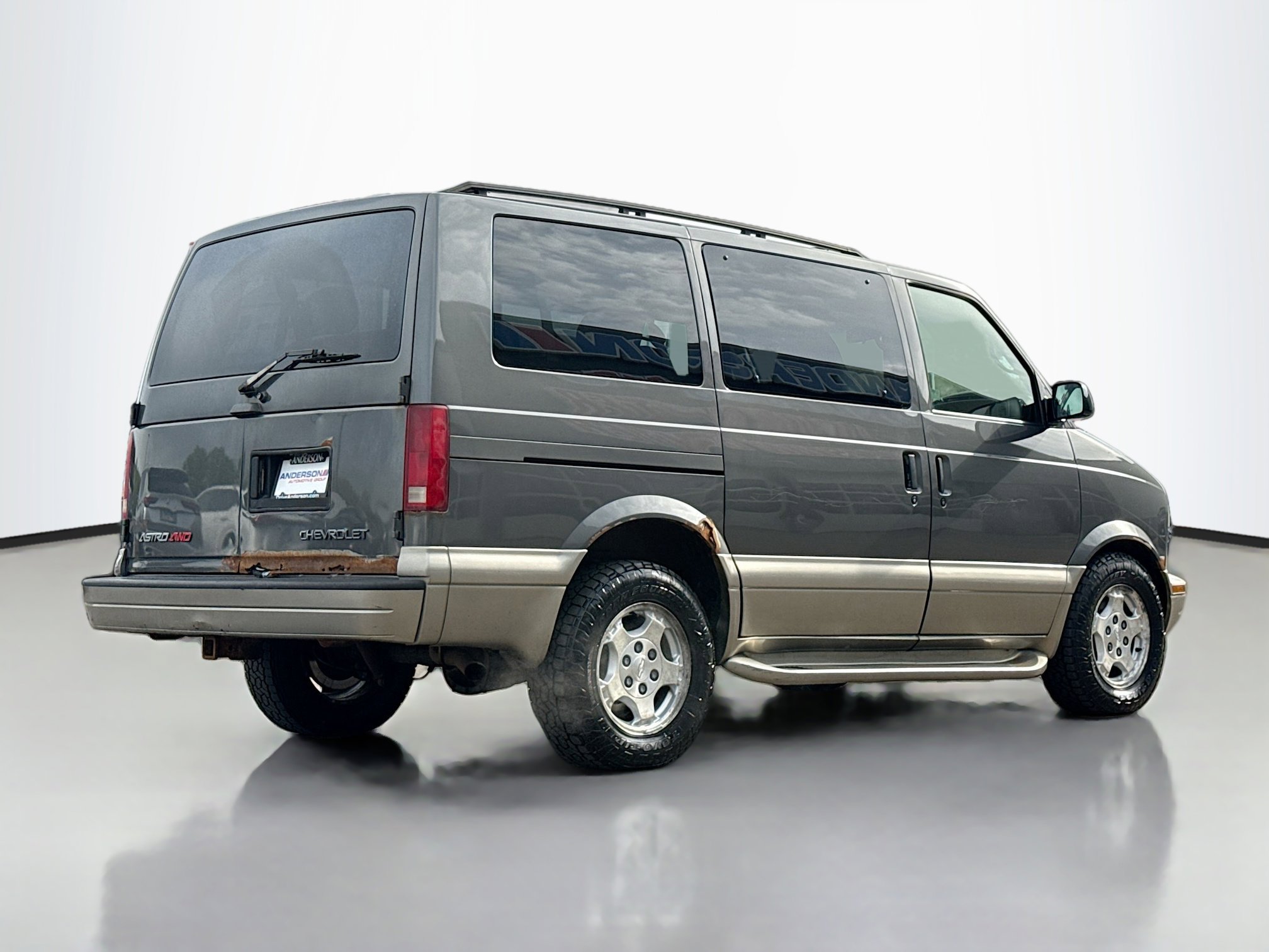 Used 2004 Chevrolet Astro Passenger AWD w/ LS Preferred Equipment Group image 2