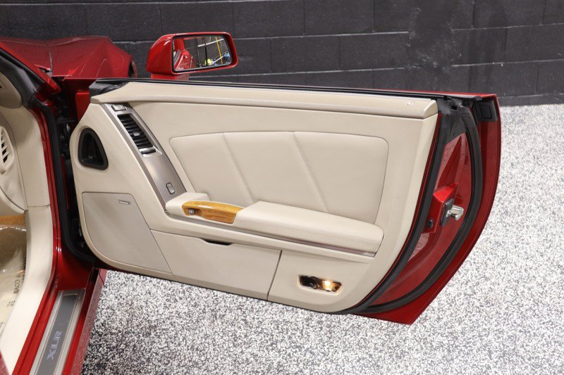 Used 2005 Cadillac XLR RWD image 39