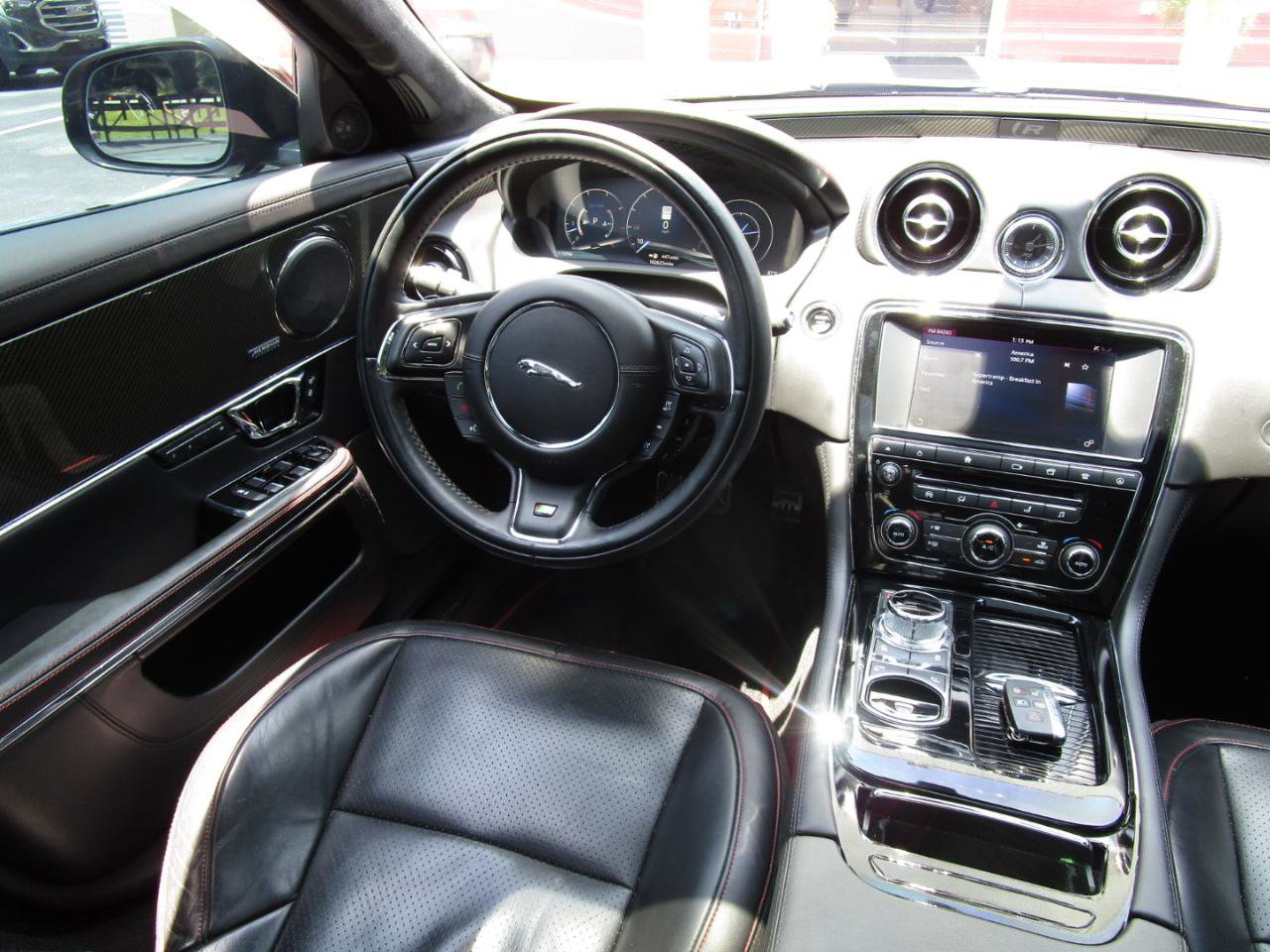 Used 2016 Jaguar XJ R RWD image 8