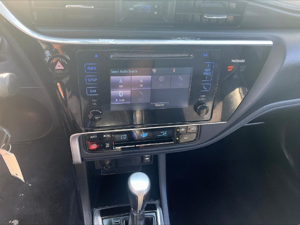 Used 2017 Toyota Corolla SE w/ Carpet Mat Package (TMS) FWD image 9