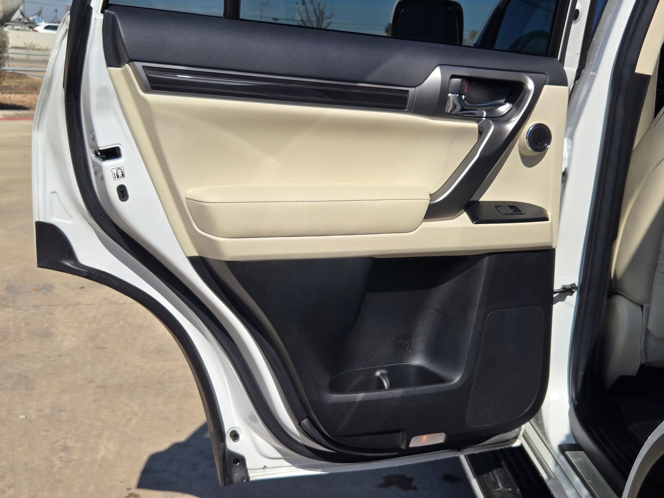 Used 2023 Lexus GX 460 Luxury image 16