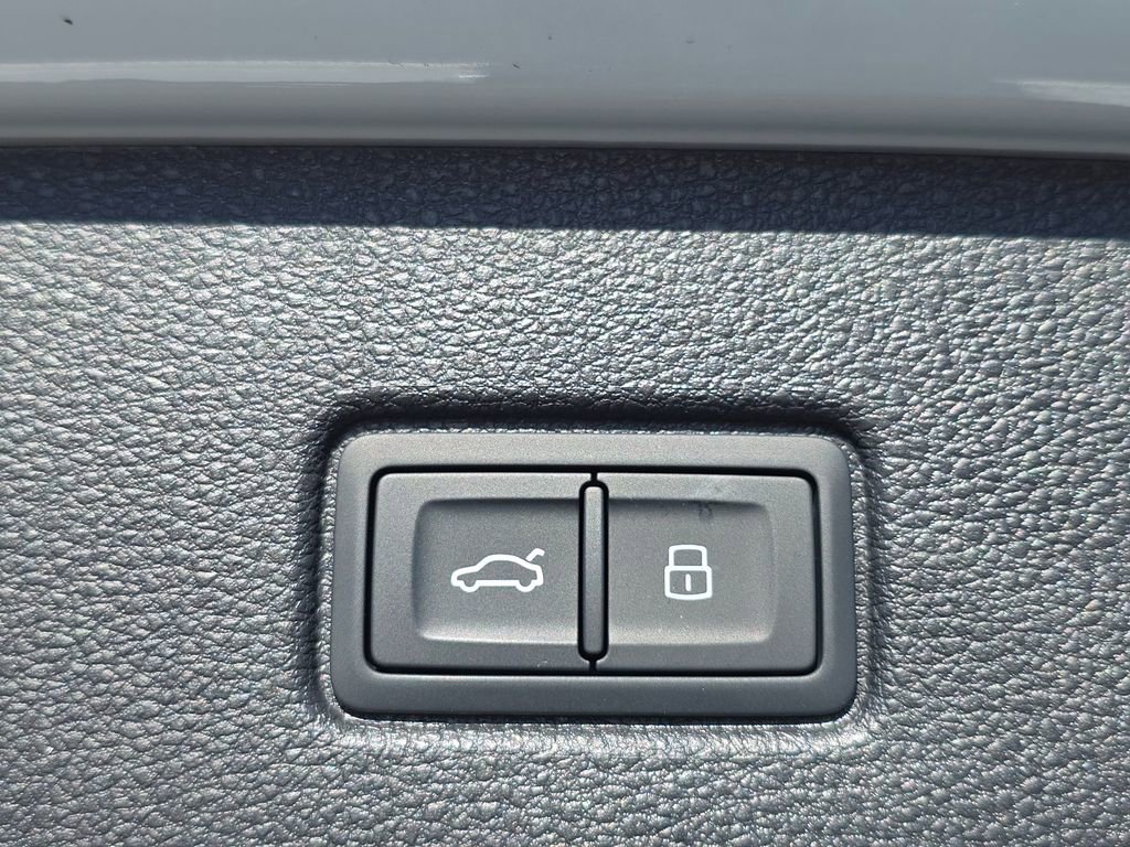 New 2026 Audi SQ7 Premium Plus AWD/4WD image 16