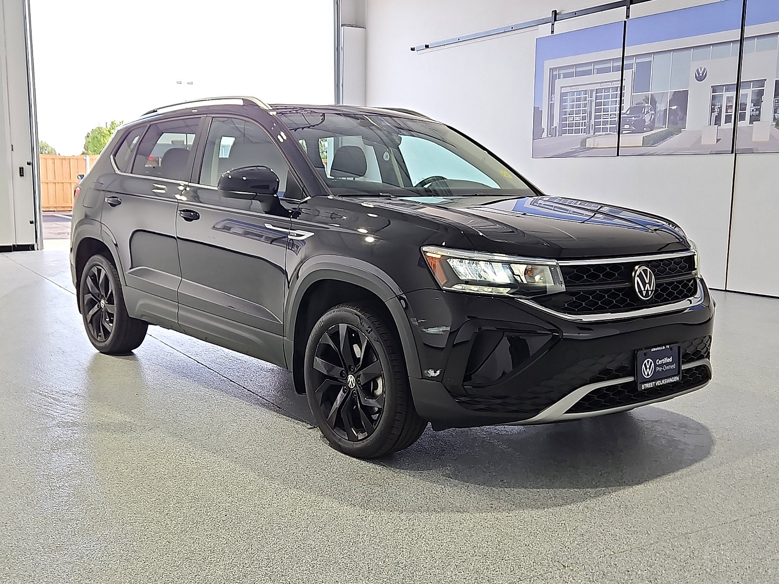 Certified 2023 Volkswagen Taos SE w/ Panoramic Sunroof Package FWD image 4