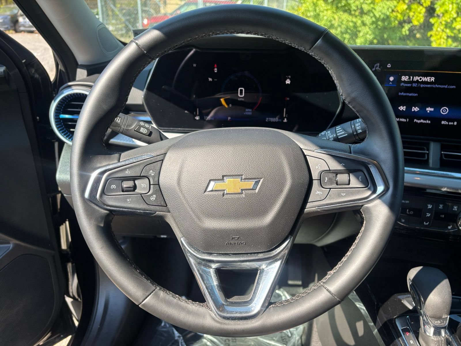 Used 2025 Chevrolet Trax LT w/ LT Convenience Package FWD image 27