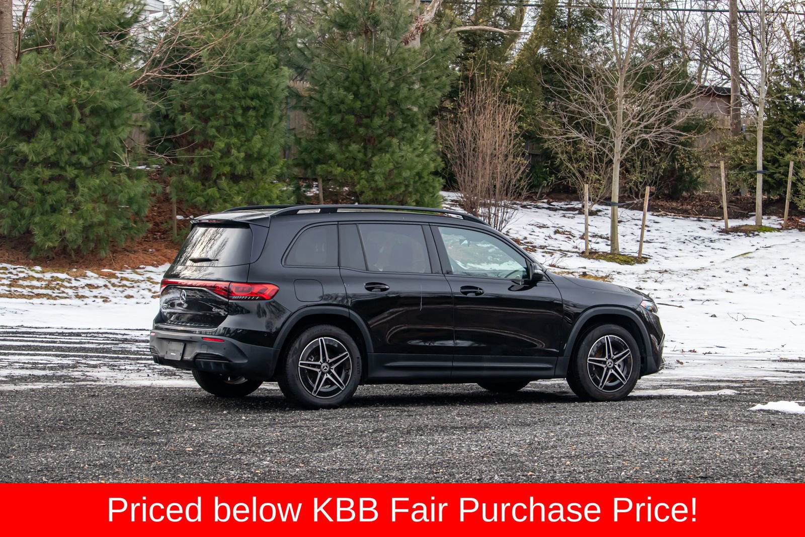 Used 2023 Mercedes-Benz EQB 300 4MATIC w/ AMG Night Package image 9