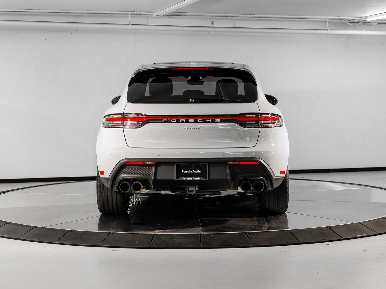 Certified 2023 Porsche Macan image 6