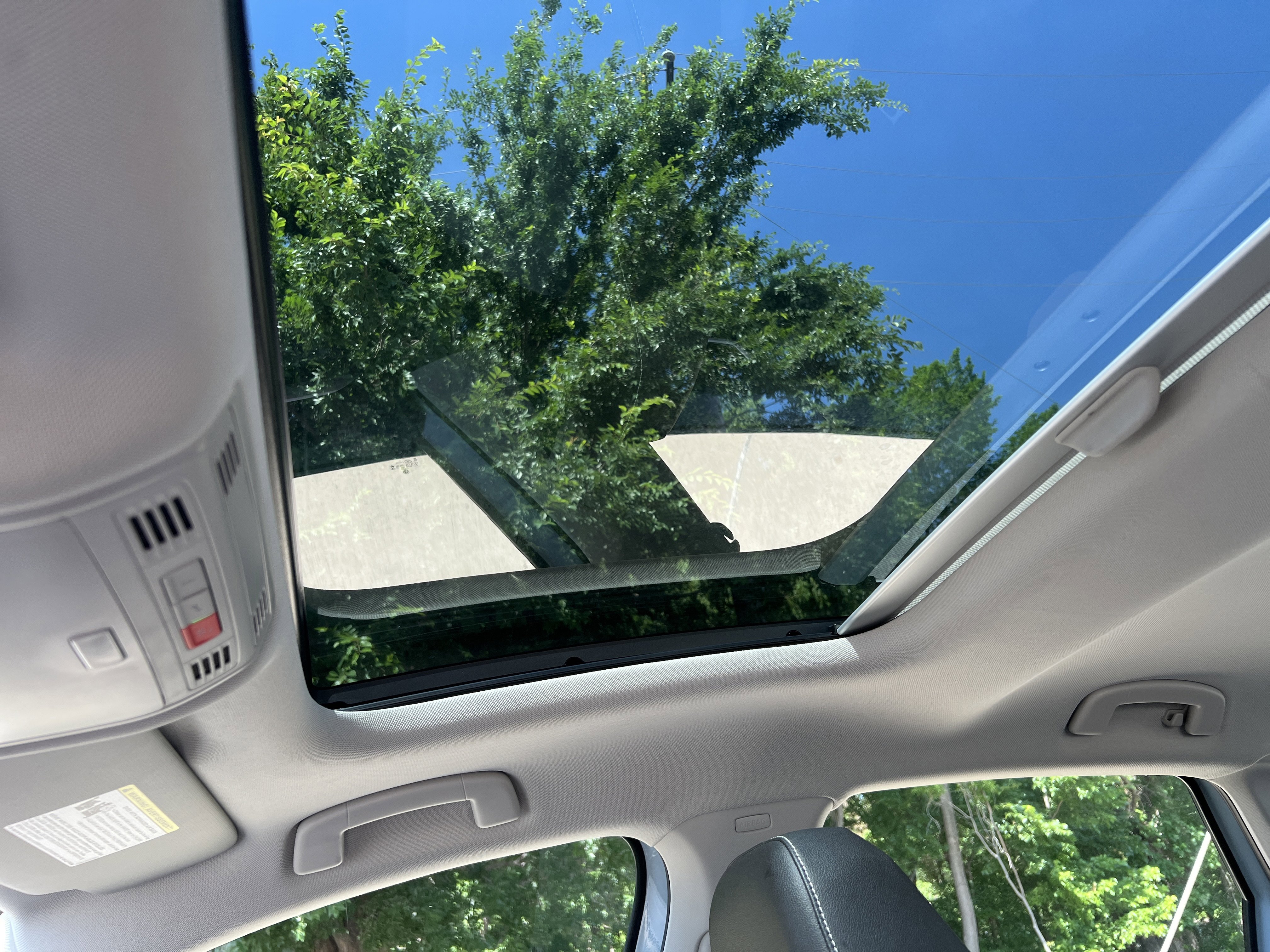 Used 2025 Volkswagen Jetta SE w/ Sunroof Package FWD image 25