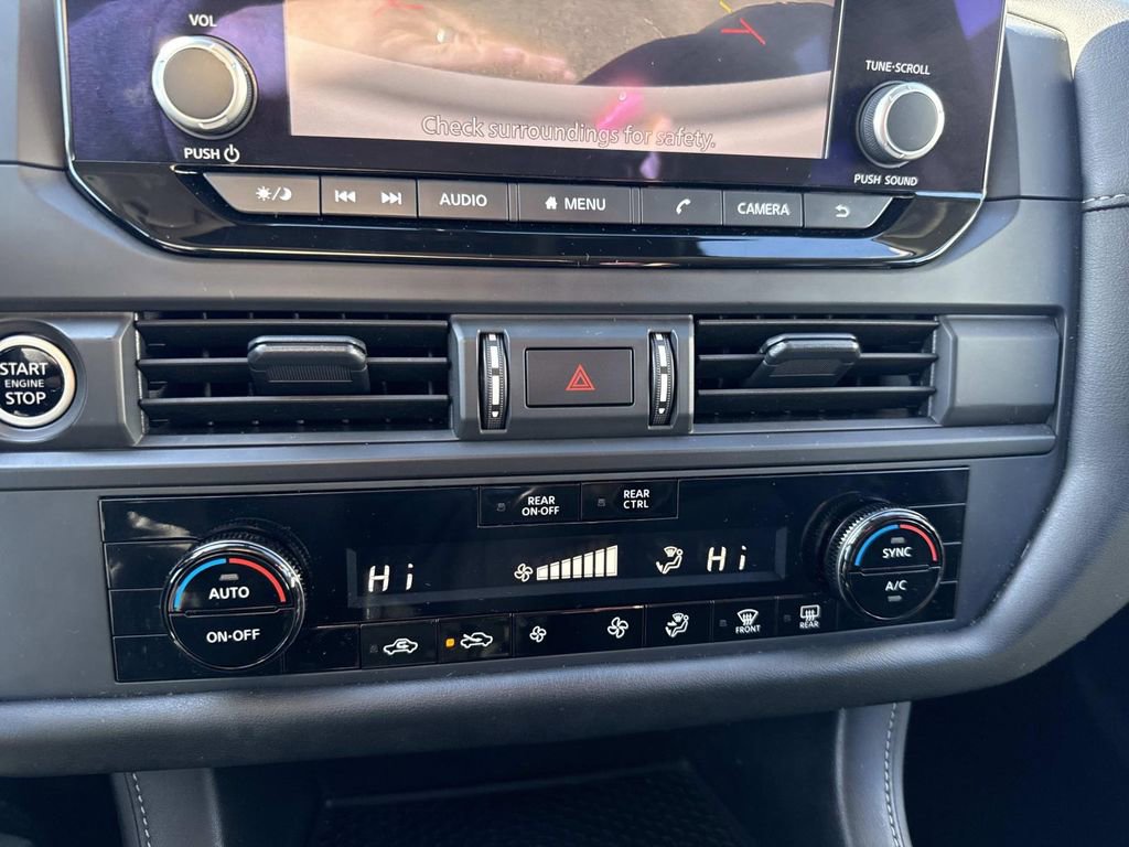 Used 2024 Nissan Pathfinder S image 22