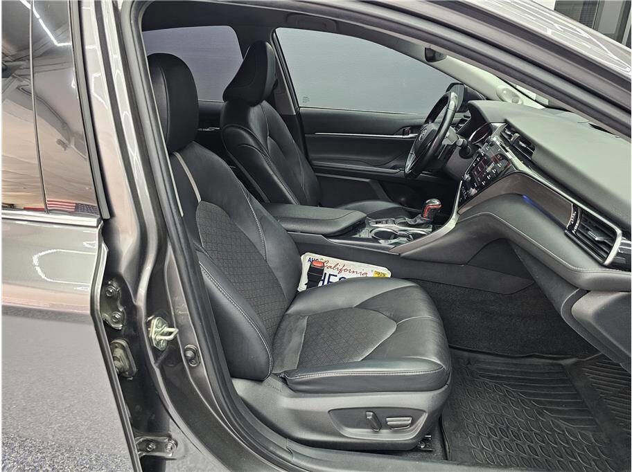 Used 2020 Toyota Camry XSE w/ Navigation Package image 14