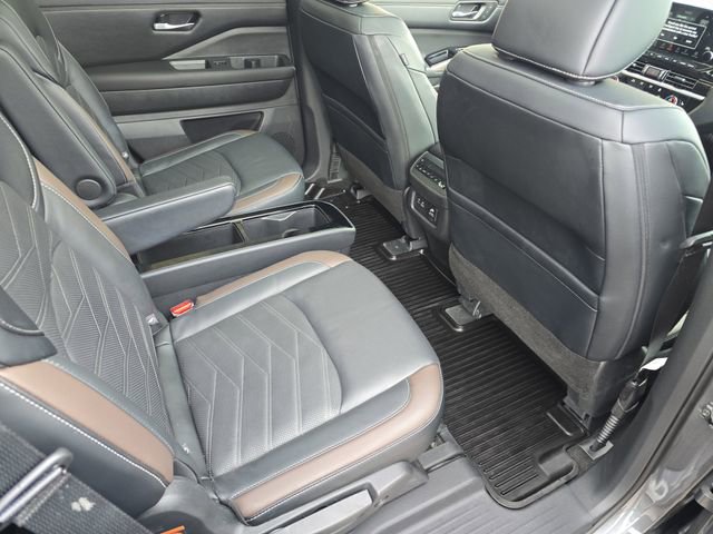 Used 2024 Nissan Pathfinder Platinum AWD/4WD image 13