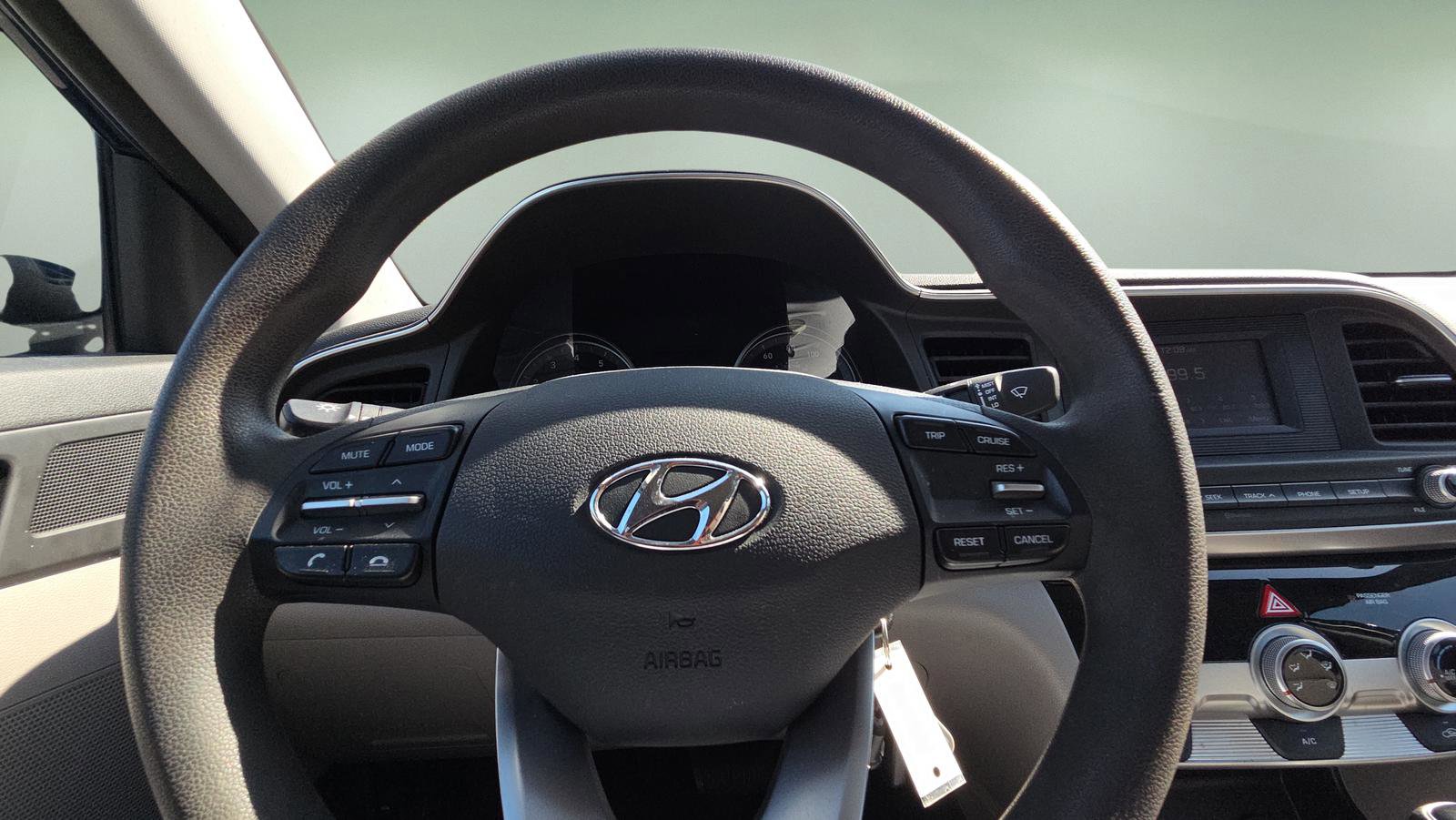 Used 2019 Hyundai Elantra SE image 12