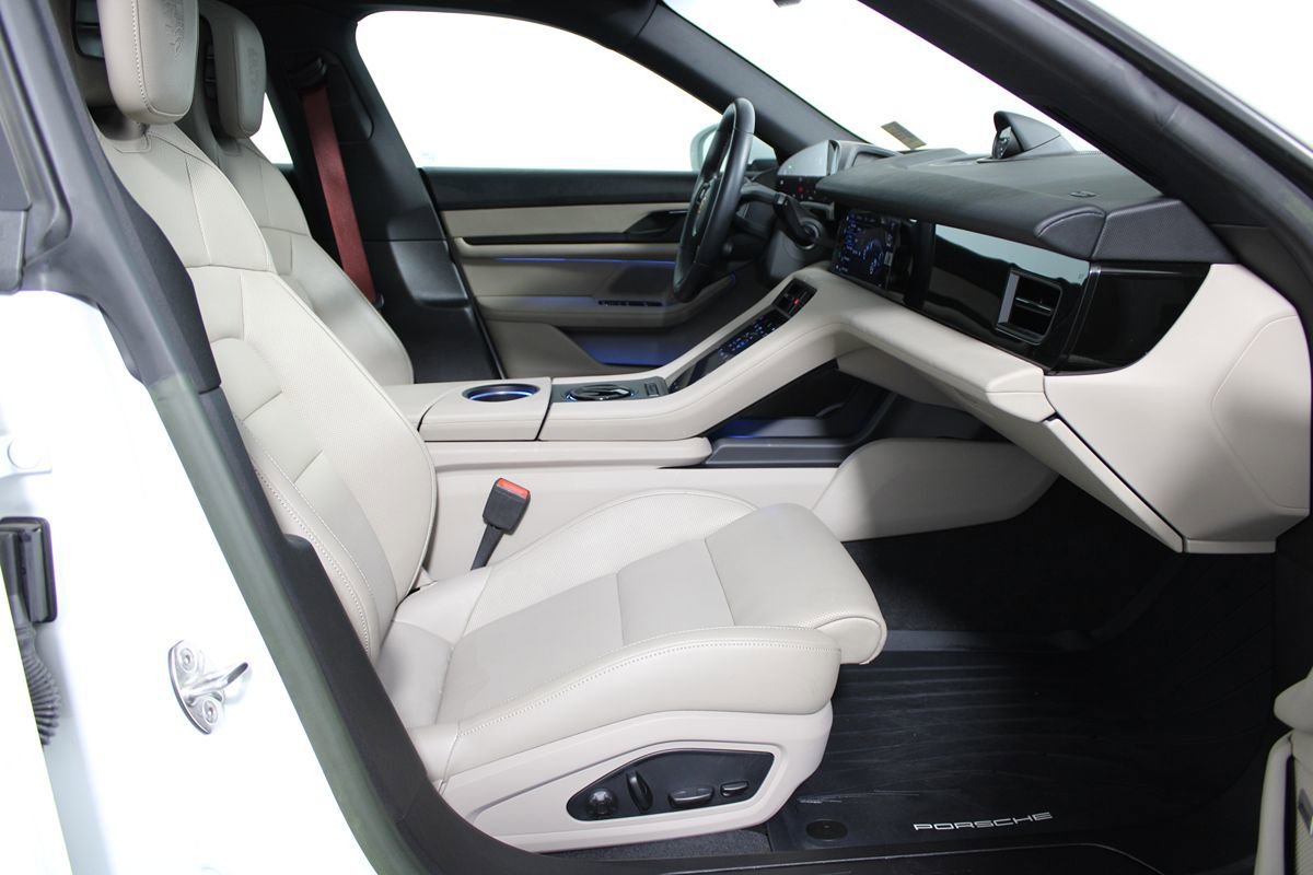 Used 2022 Porsche Taycan image 13