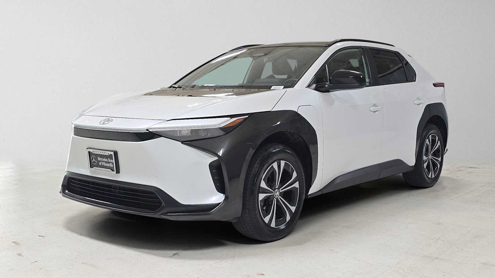 Used 2024 Toyota bZ4X AWD w/ Weather Package image 7