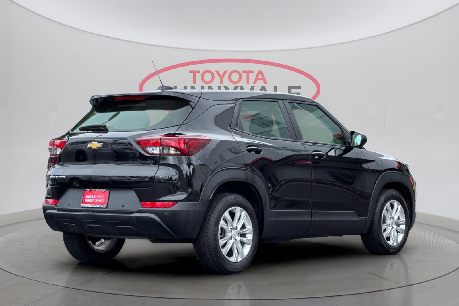 Used 2023 Chevrolet TrailBlazer LS FWD image 3