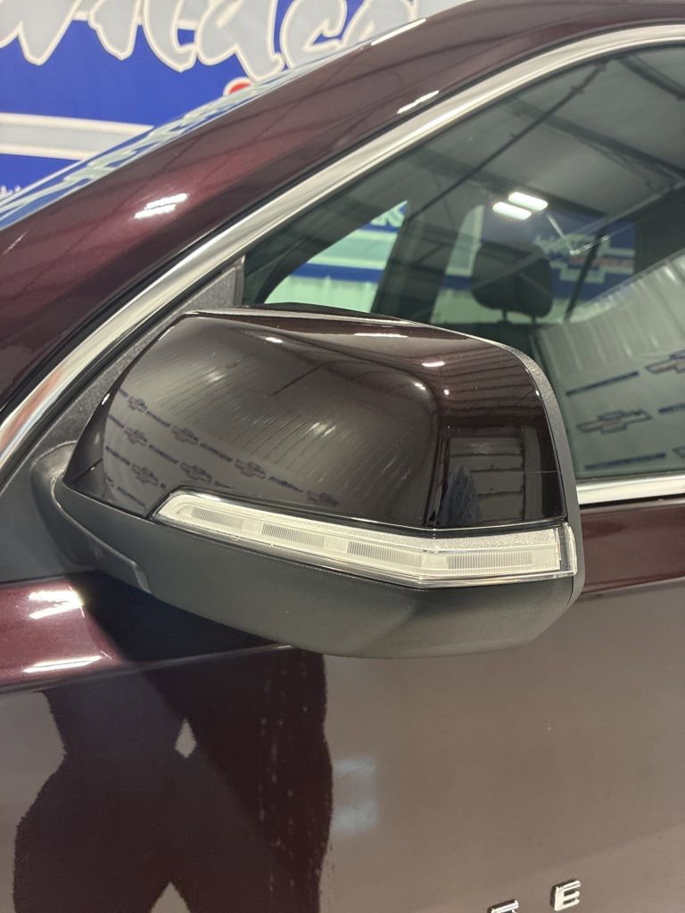 Used 2023 Chevrolet Traverse LT image 12