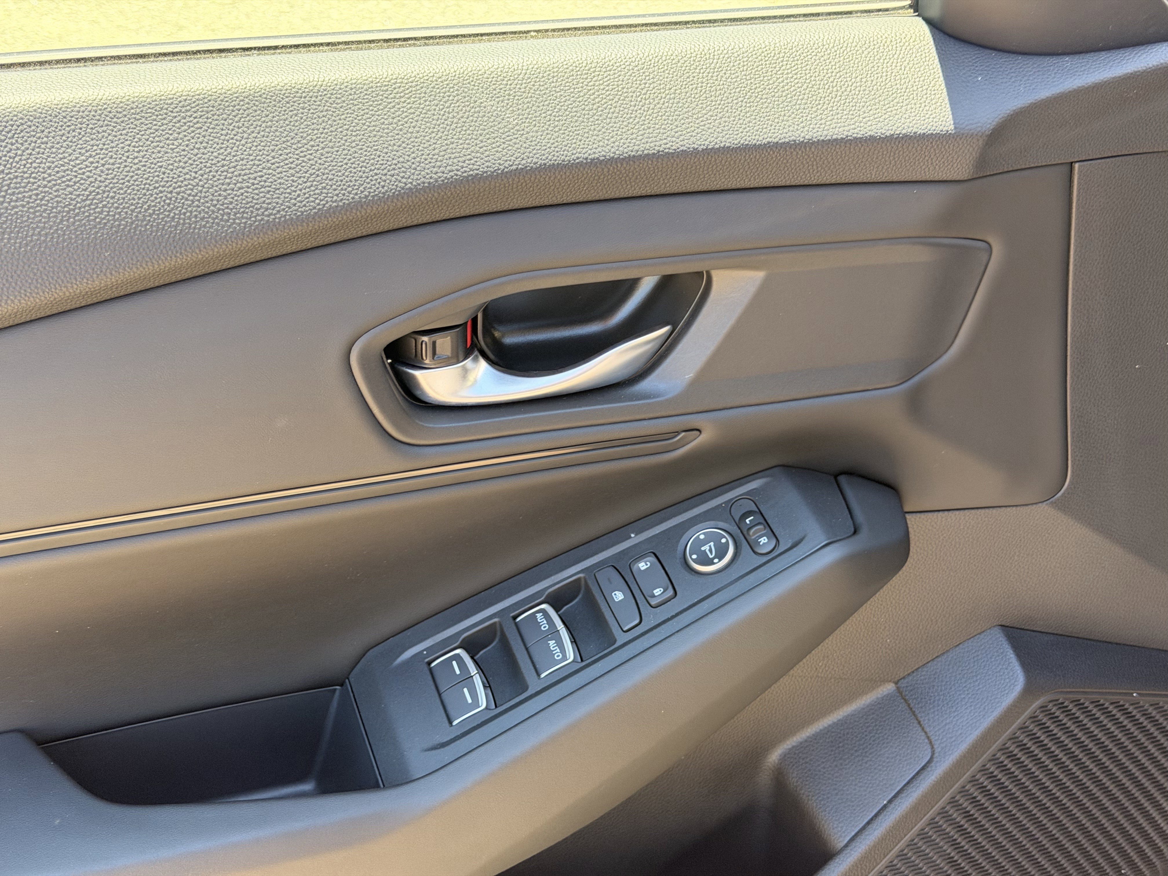 Used 2025 Honda Accord SE image 11