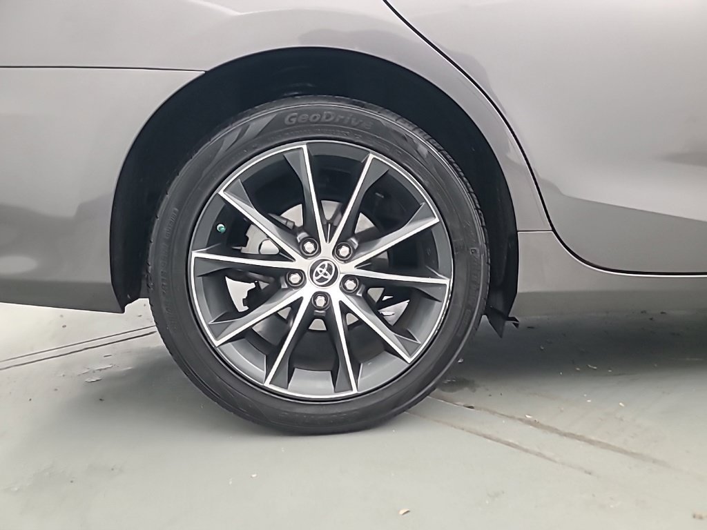 Used 2015 Toyota Camry XSE FWD image 10