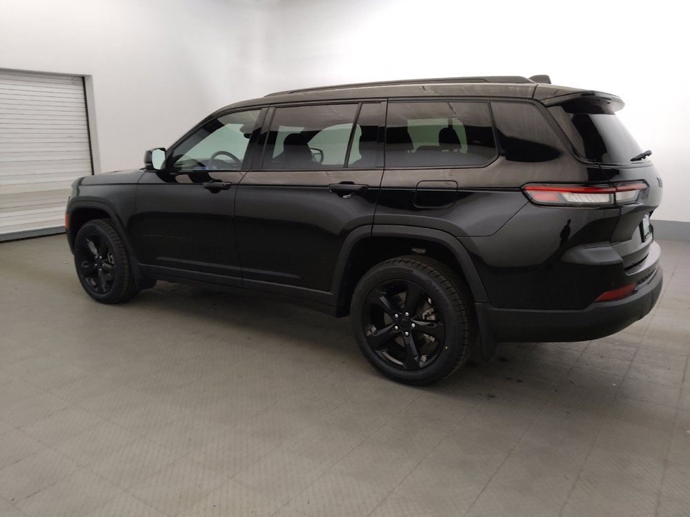 Used 2023 Jeep Grand Cherokee L Laredo RWD image 3