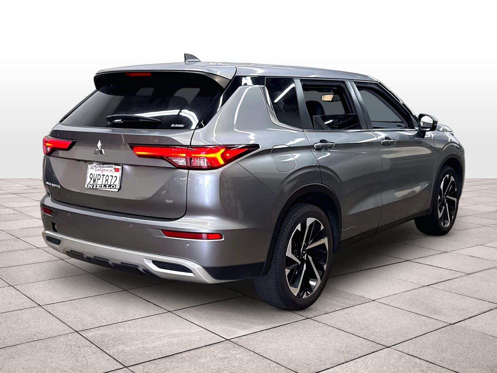 Used 2022 Mitsubishi Outlander SE AWD/4WD image 15