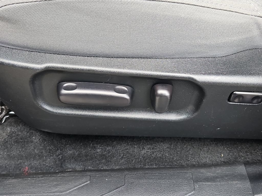 Used 2020 Toyota Tacoma SR5 AWD/4WD image 19