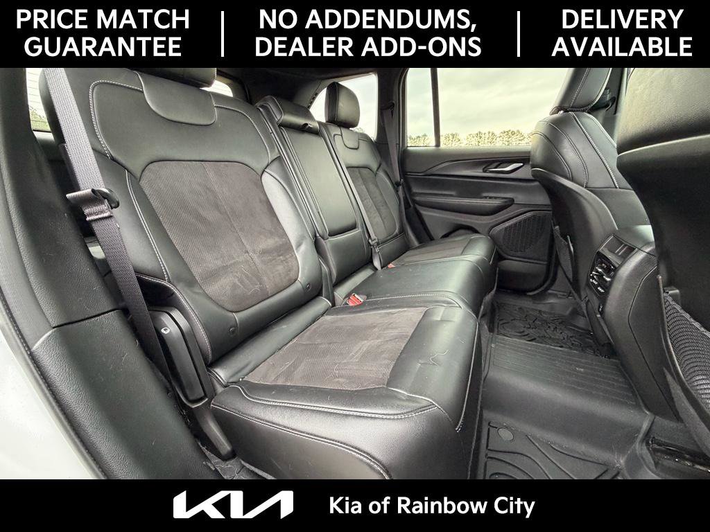 Used 2023 Jeep Grand Cherokee Altitude image 17