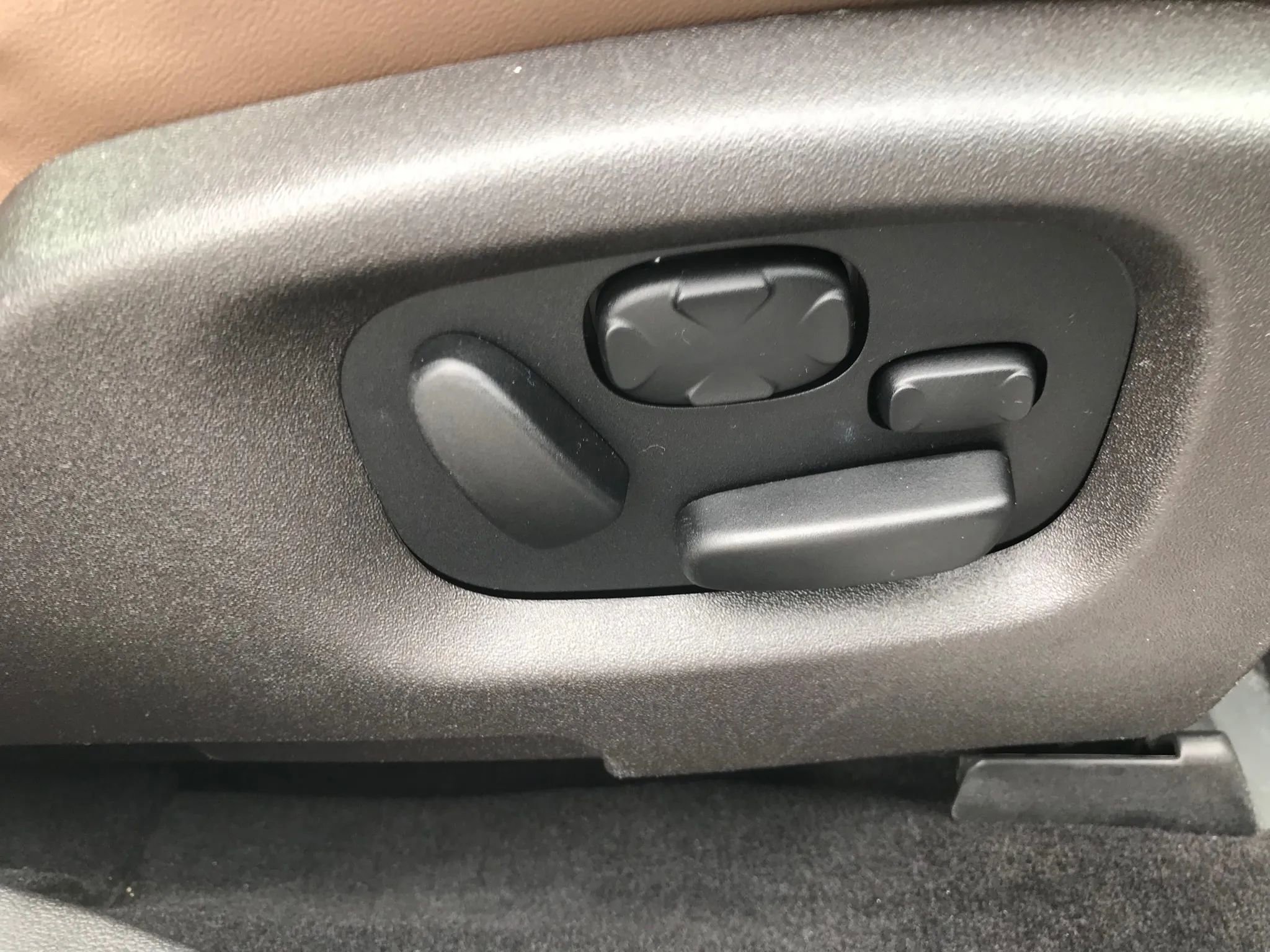 Used 2014 Lincoln MKS Sedan 4D w/ Equipment Group 101A image 52