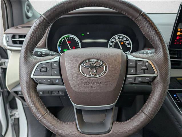 Used 2021 Toyota Sienna Platinum image 10