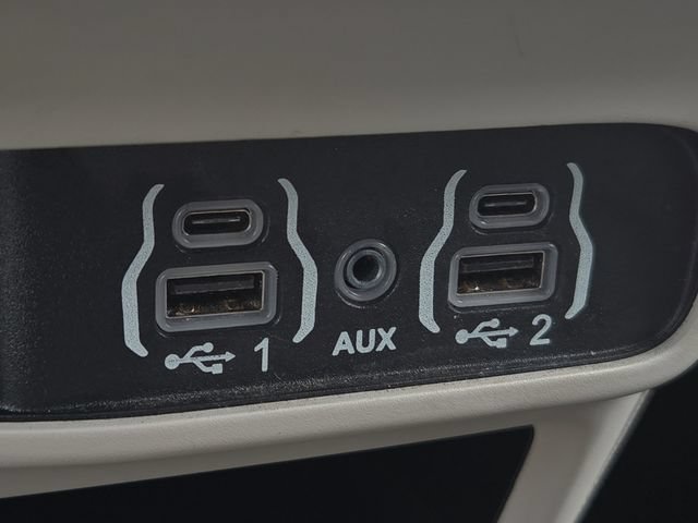Used 2024 Chrysler Pacifica Touring-L FWD image 29