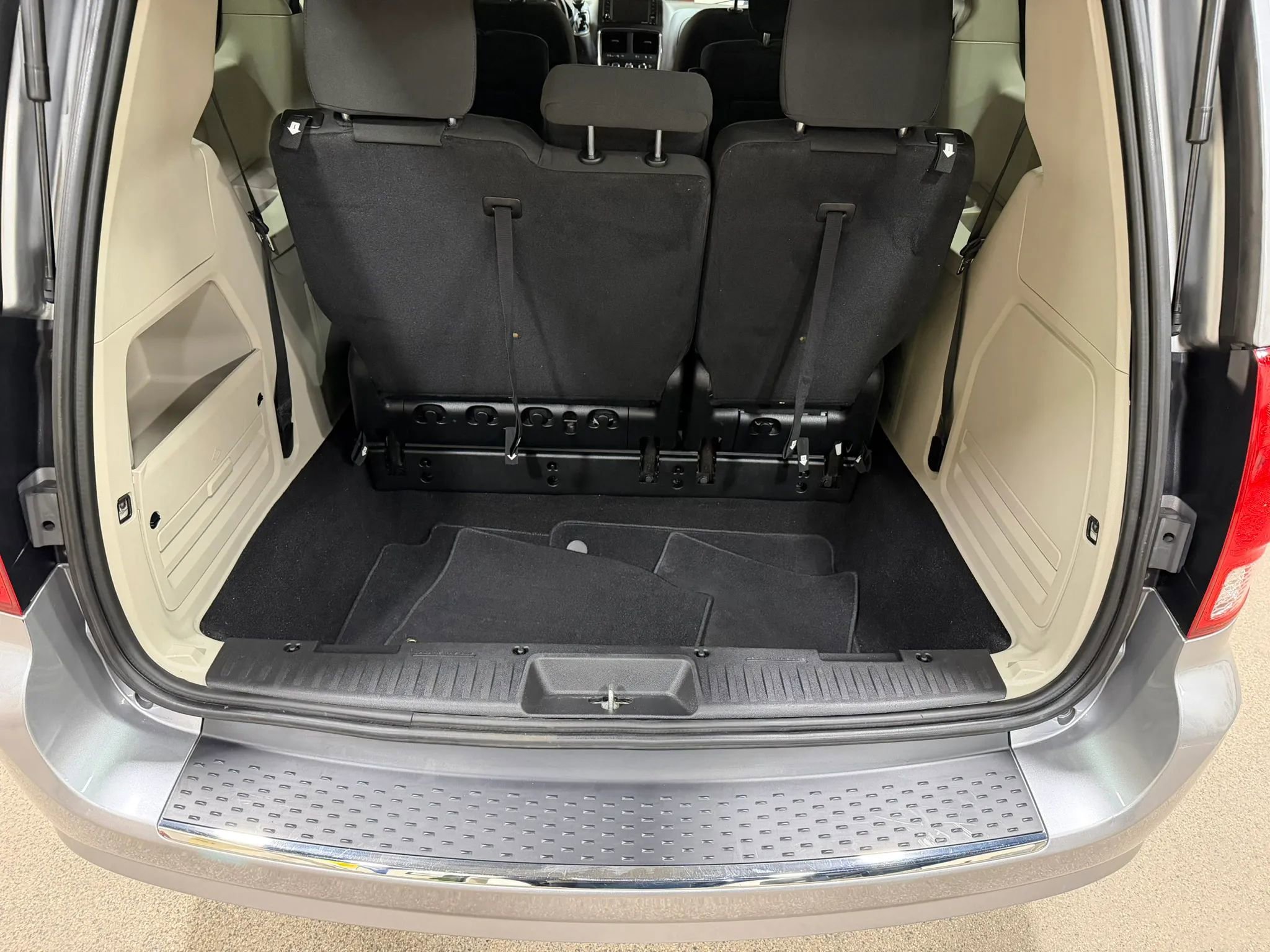 Used 2019 Dodge Grand Caravan SE image 22