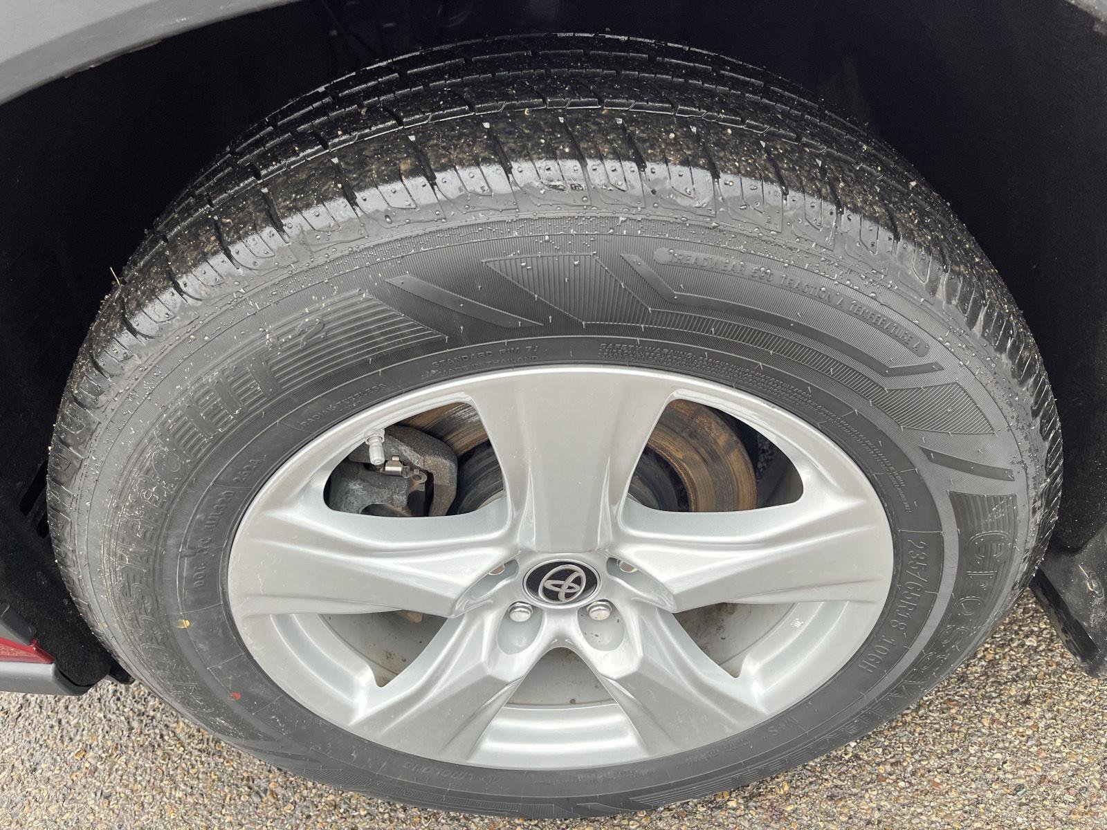 Used 2024 Toyota Highlander LE image 34