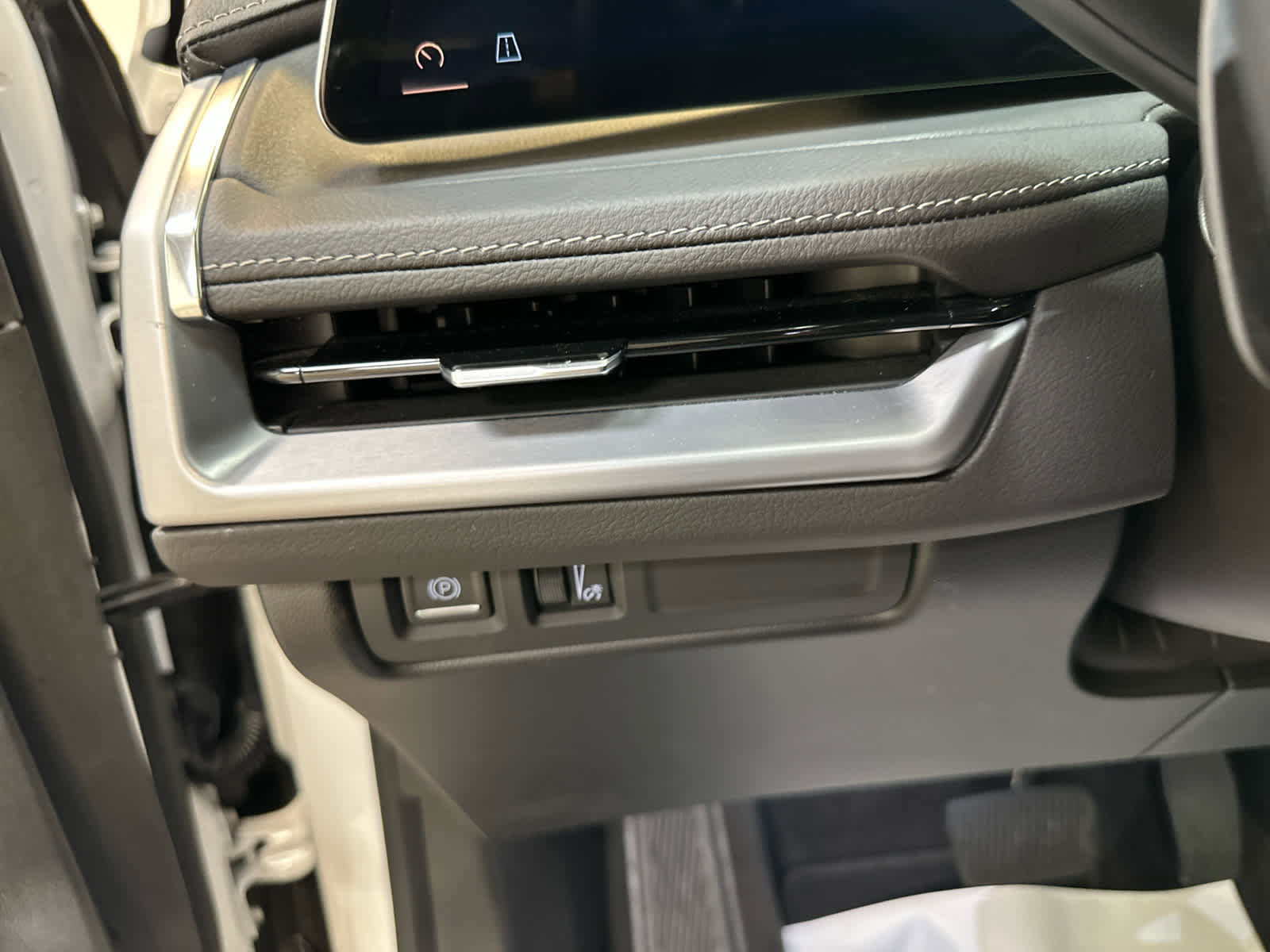 Used 2024 Cadillac XT4 Premium Luxury image 23