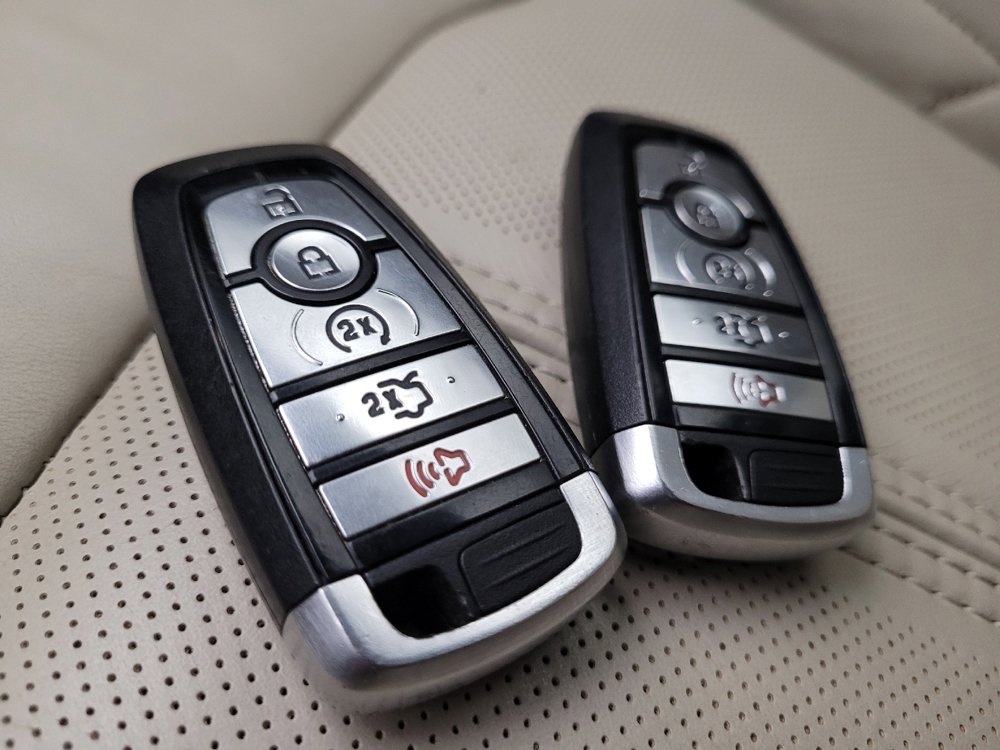 Used 2017 Ford Fusion Platinum image 32