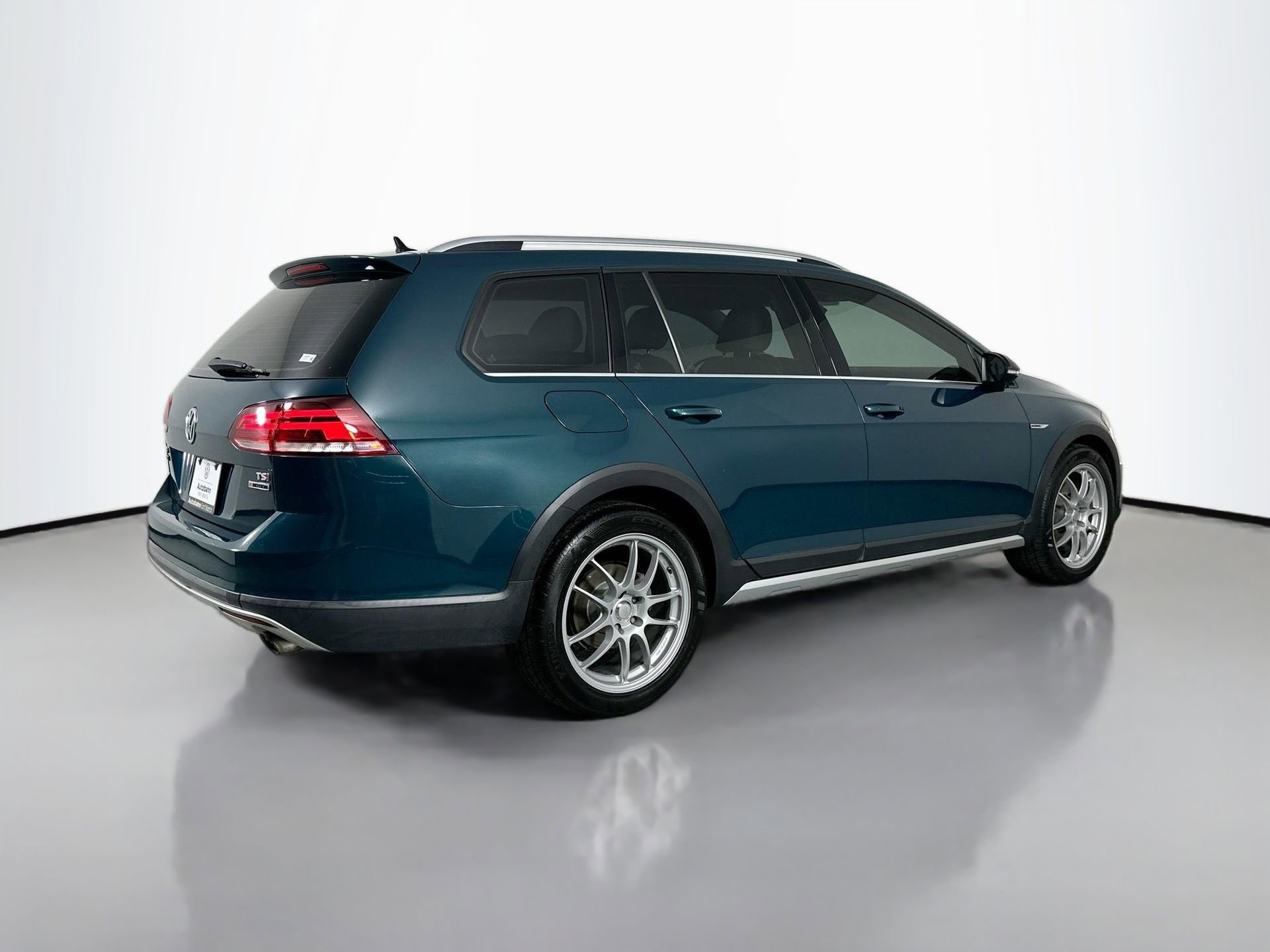 Used 2018 Volkswagen Golf Alltrack S image 5