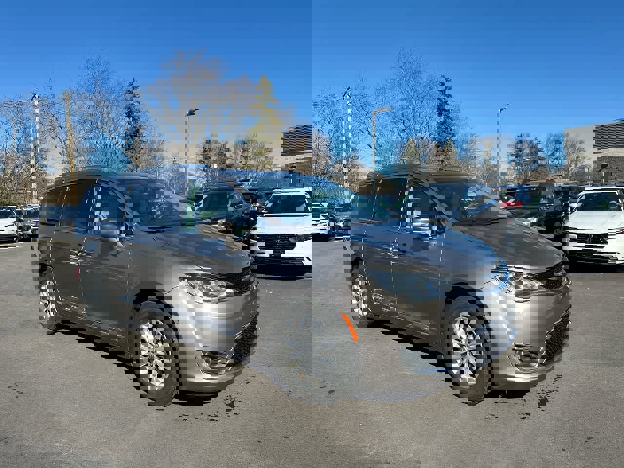 Used 2018 Chrysler Pacifica Touring-L image 15