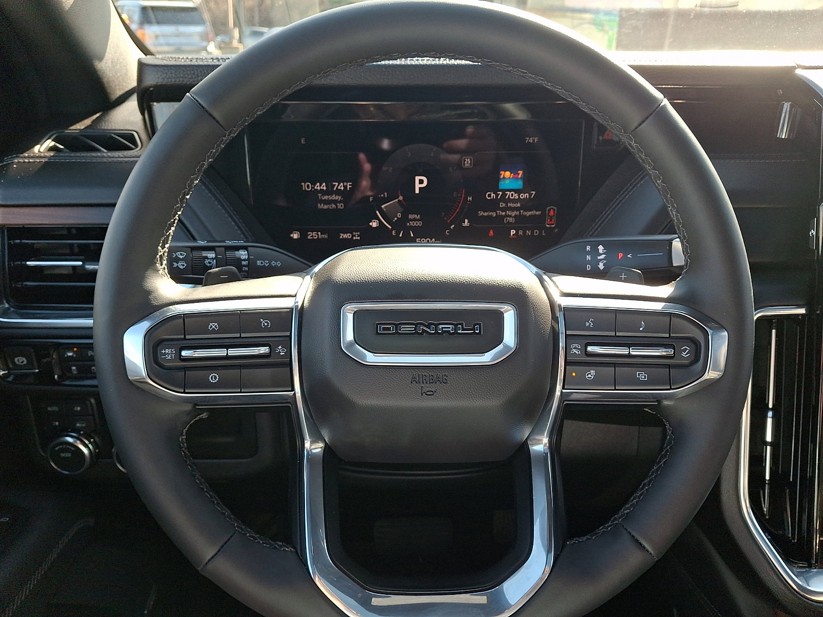 Used 2025 GMC Yukon XL Denali w/ Sun & Power Step Package image 19