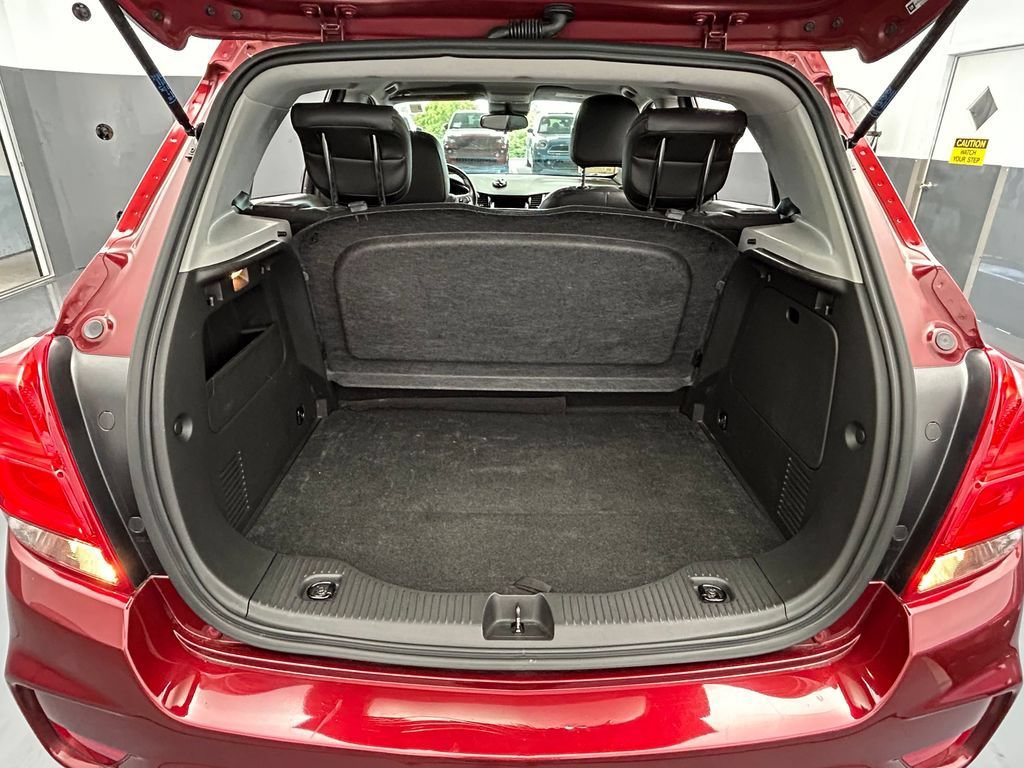 Used 2021 Chevrolet Trax LT w/ LT Convenience Package FWD image 16