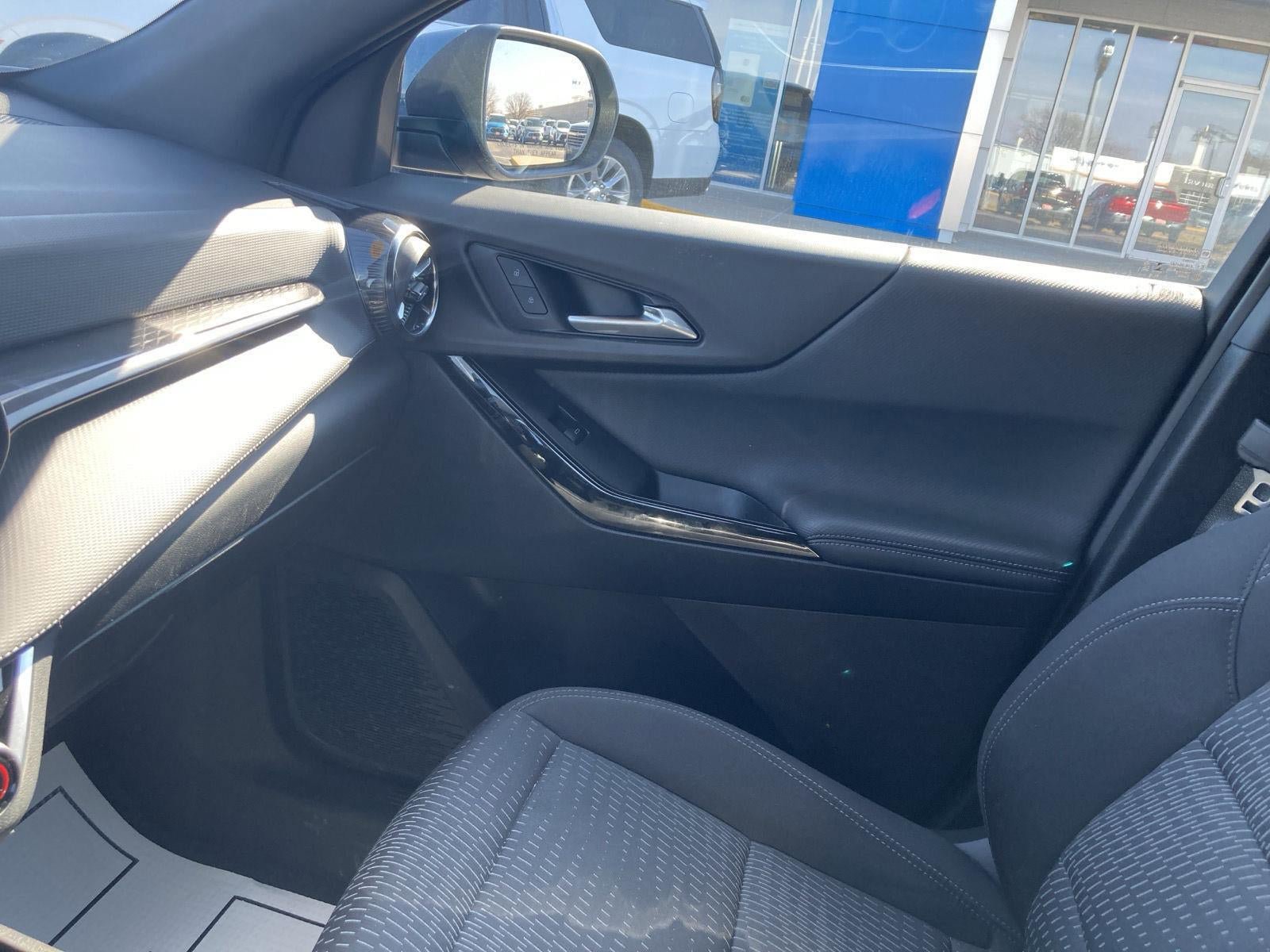 Used 2025 Chevrolet Equinox LT FWD image 14
