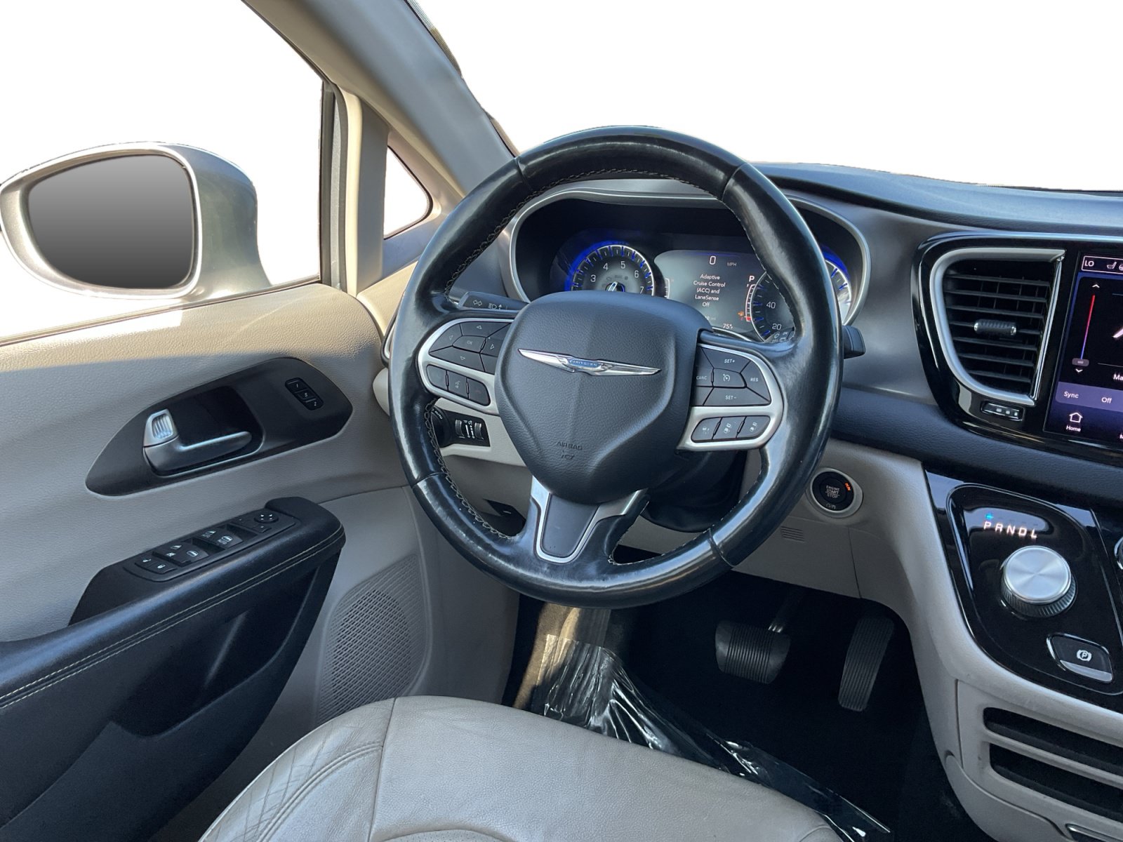 Used 2021 Chrysler Pacifica Touring-L FWD image 11