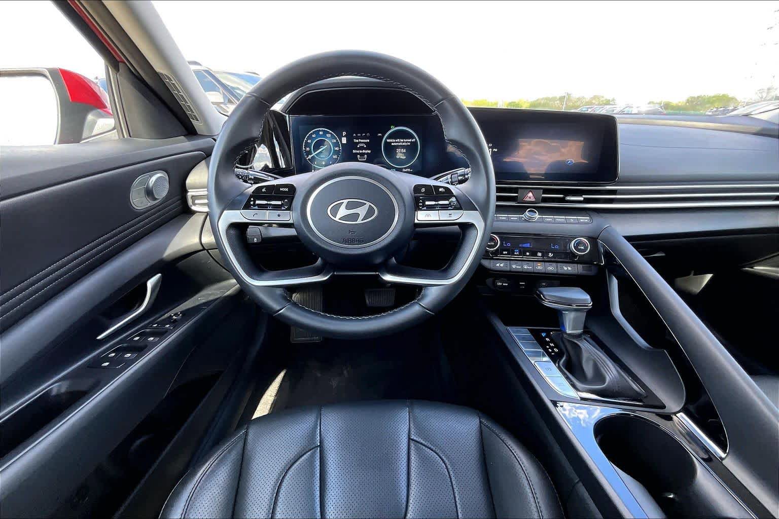 Certified 2025 Hyundai Elantra Limited FWD image 6