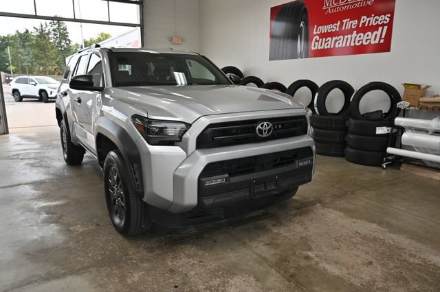 Used 2025 Toyota 4Runner SR5 AWD/4WD image 3
