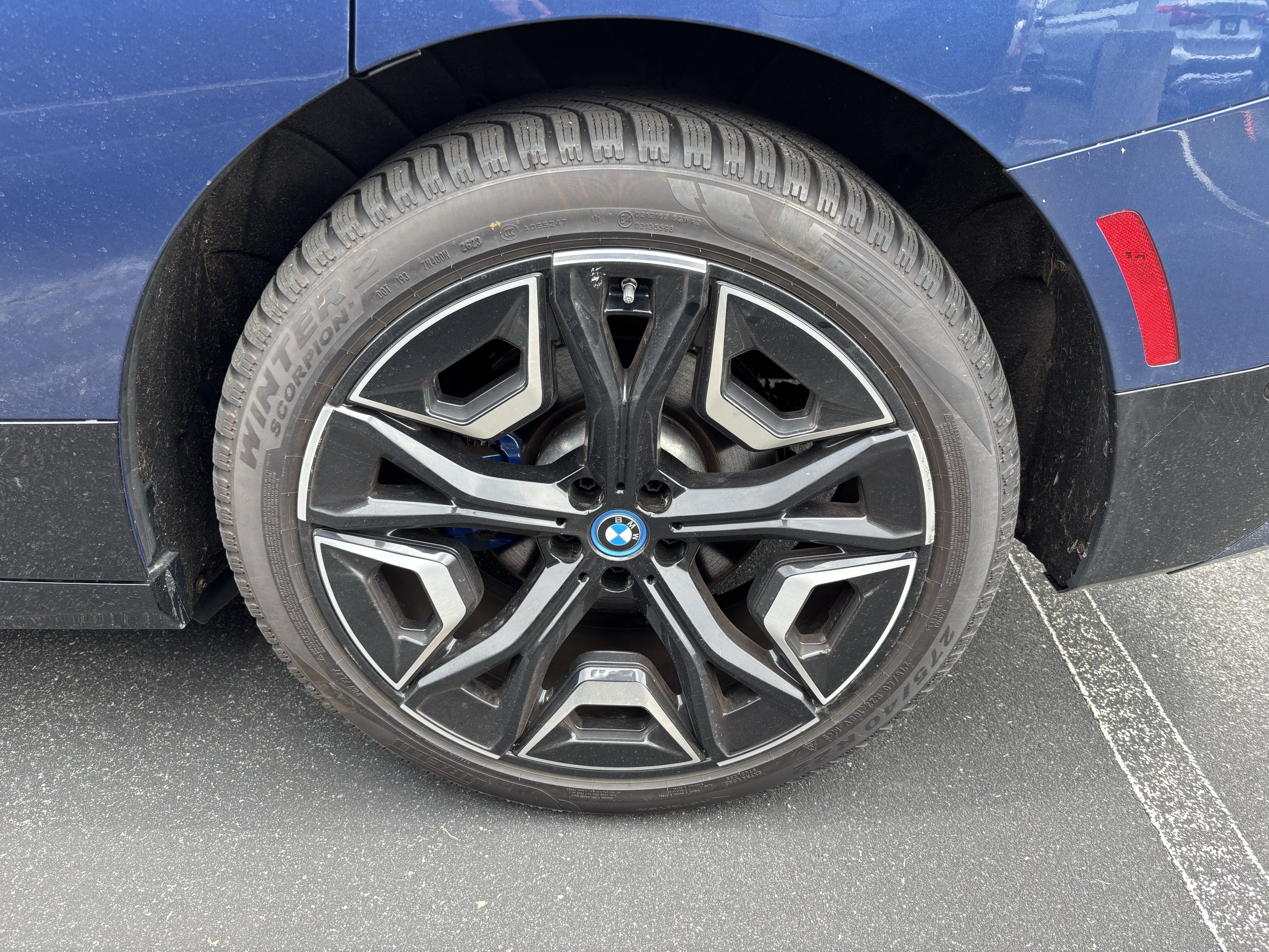 Certified 2024 BMW iX xDrive50 w/ Premium Package AWD/4WD image 34